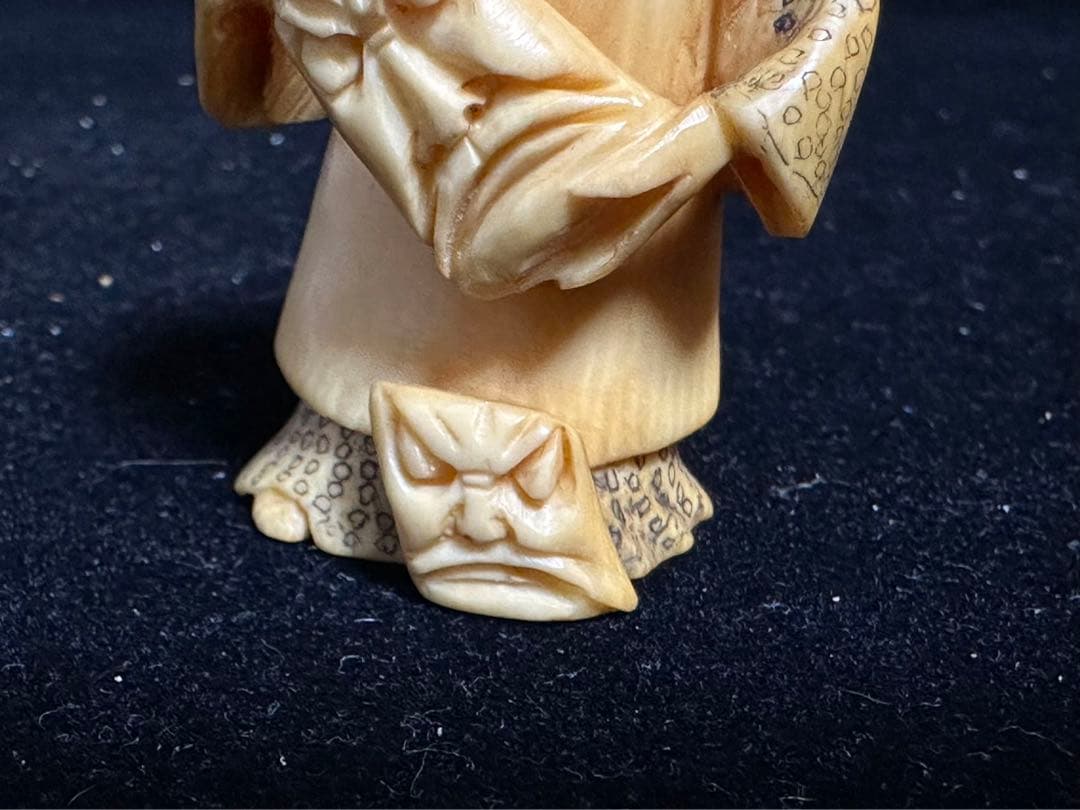 極上　根付　天然素材　彫刻 置物　細密細工　骨董　アンティーク