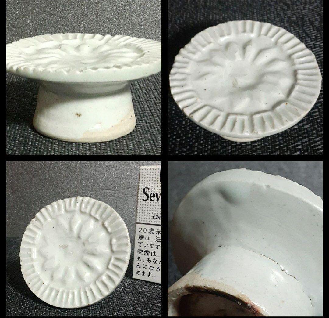 李朝　韓国古美術　韓国古陶磁器　白磁　陽刻浮彫　花文様　高付皿　菓子型　餅型