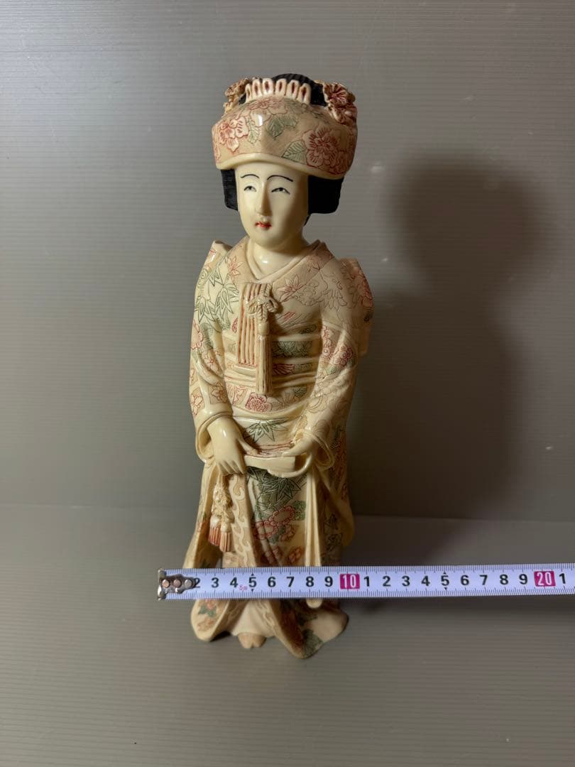 2920 古美術品　細密彫刻女性像　置物　細密細工　骨董