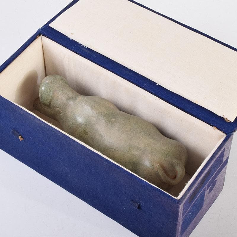 中国　龍泉窯　青磁　神獣　牛　置物　C　R9319