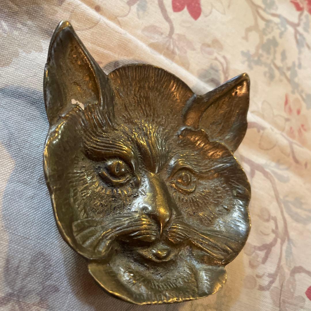 343イギリス買い付け猫の顔型金属製小物入れ重いブロンズ風