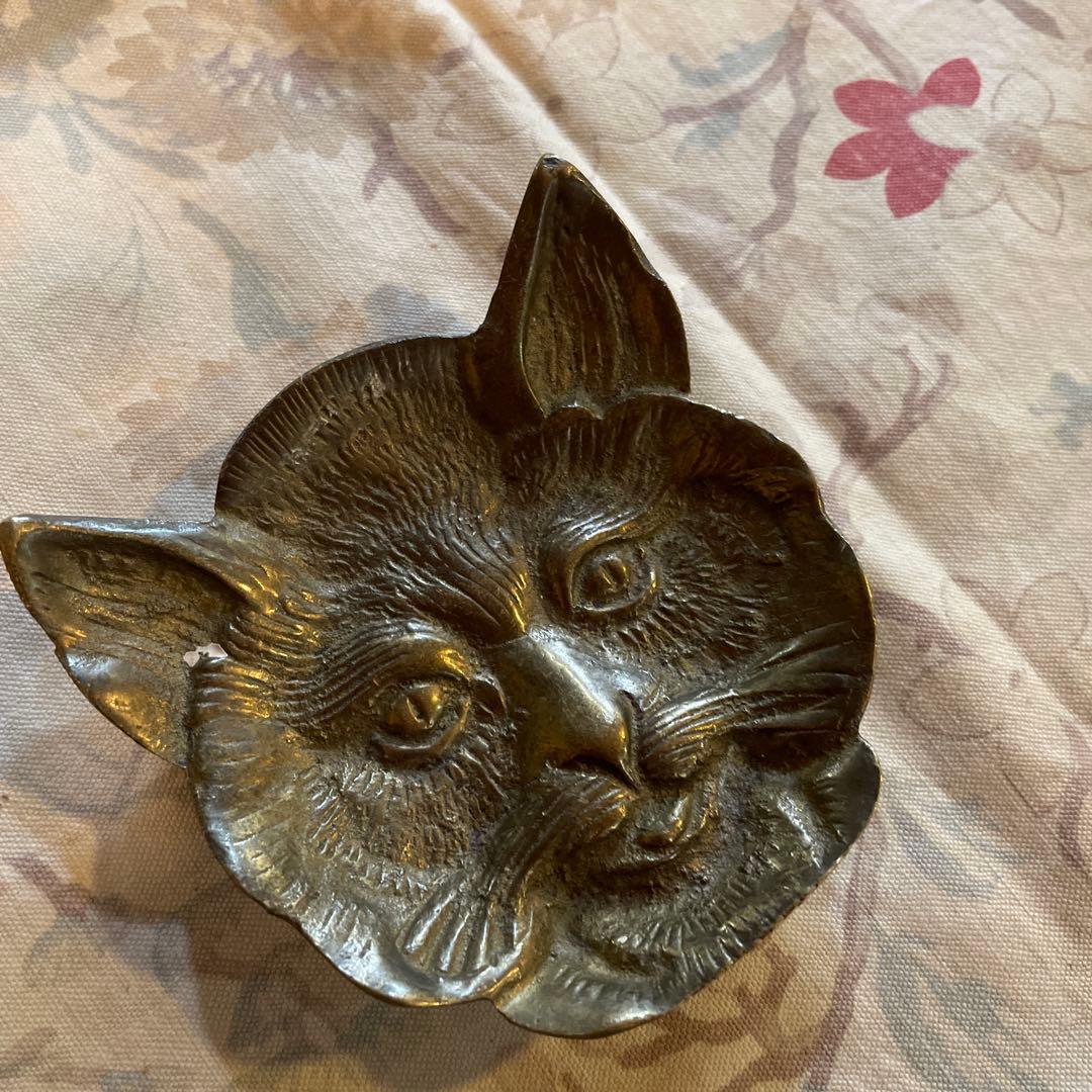 343イギリス買い付け猫の顔型金属製小物入れ重いブロンズ風