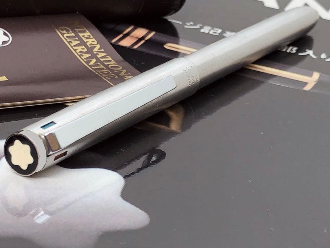 ⭐️モンブラン⭐️レアなバフ研磨のカスタム品⭐️4カラーマルチボールペンNo2722⭐️