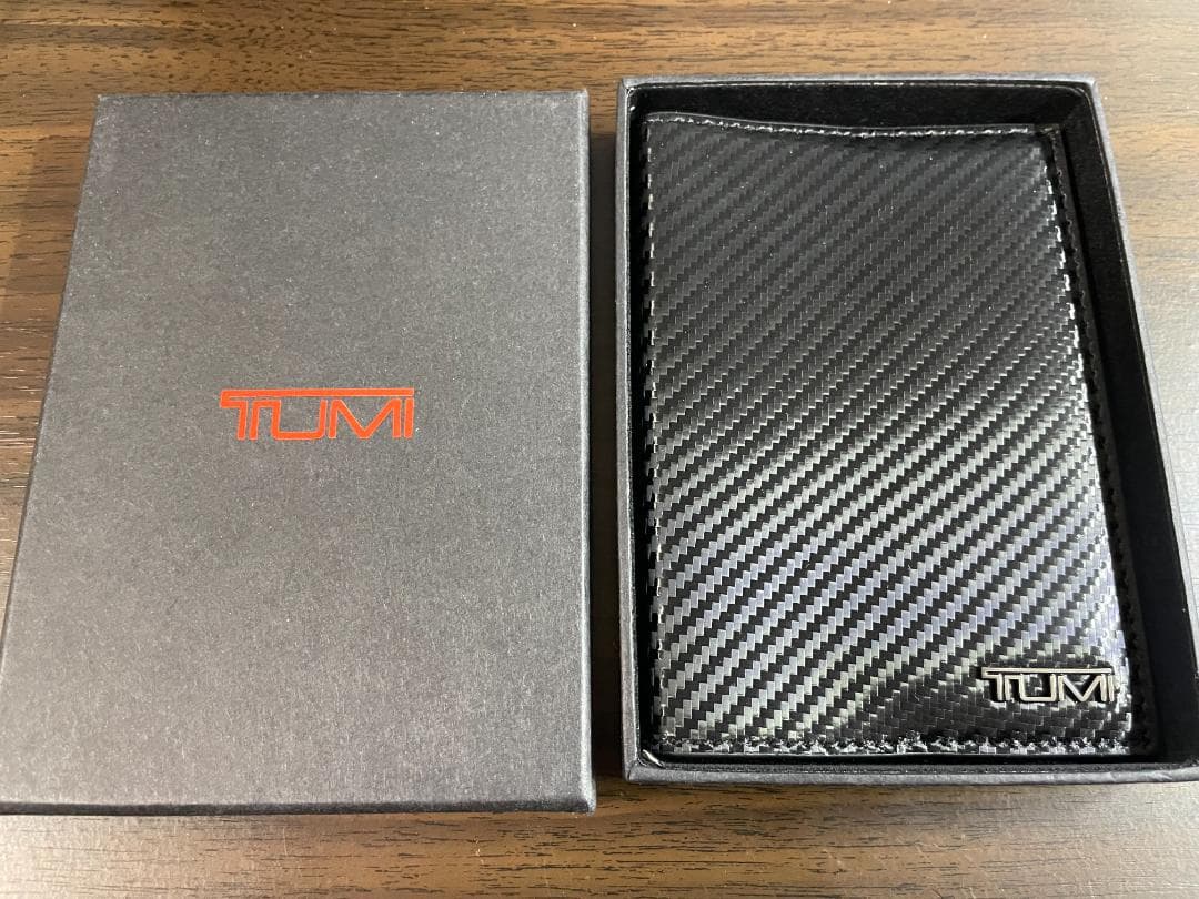 TUMI パスポートケース カーボン レザー