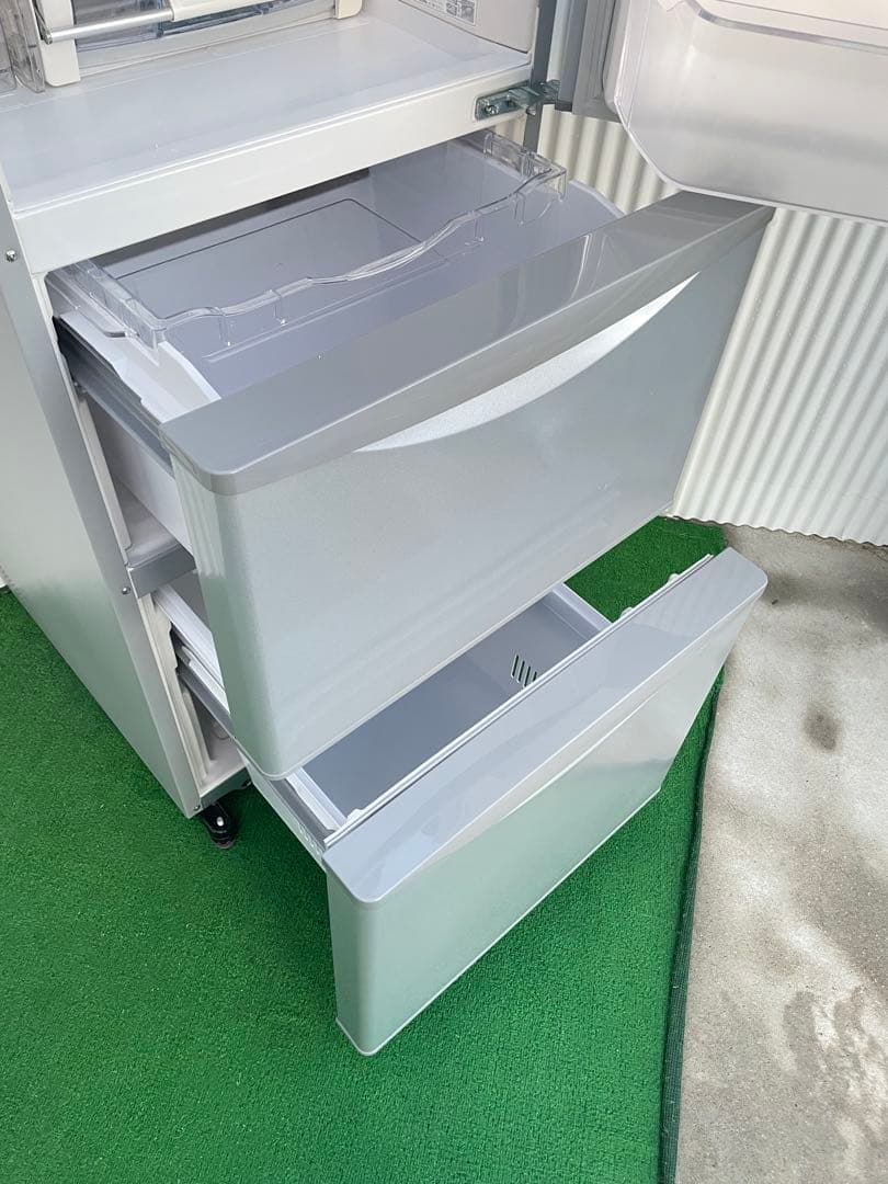 825 日立 315L 3ドア冷蔵庫 真ん中野菜室 真空チルド ライトシルバー