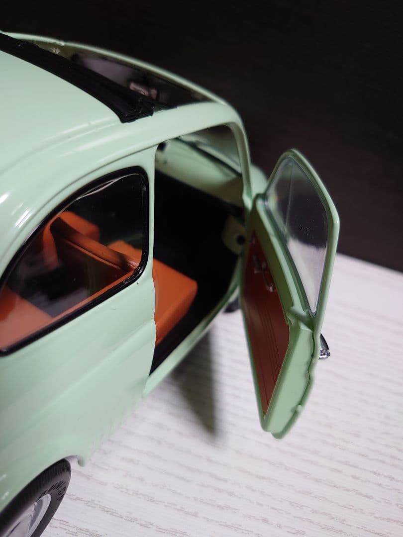 KK-Scale 1/12 フィアット 500 ダイキャスト フィギュア