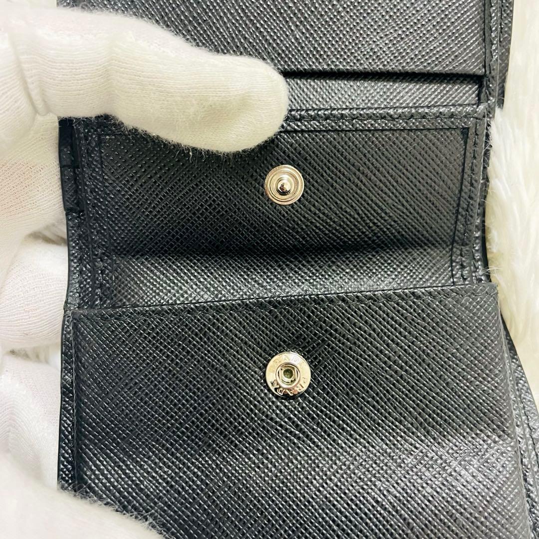 極美✨付属完備✨PRADA 二つ折り財布 サフィアーノ 三角ロゴ レザー 黒