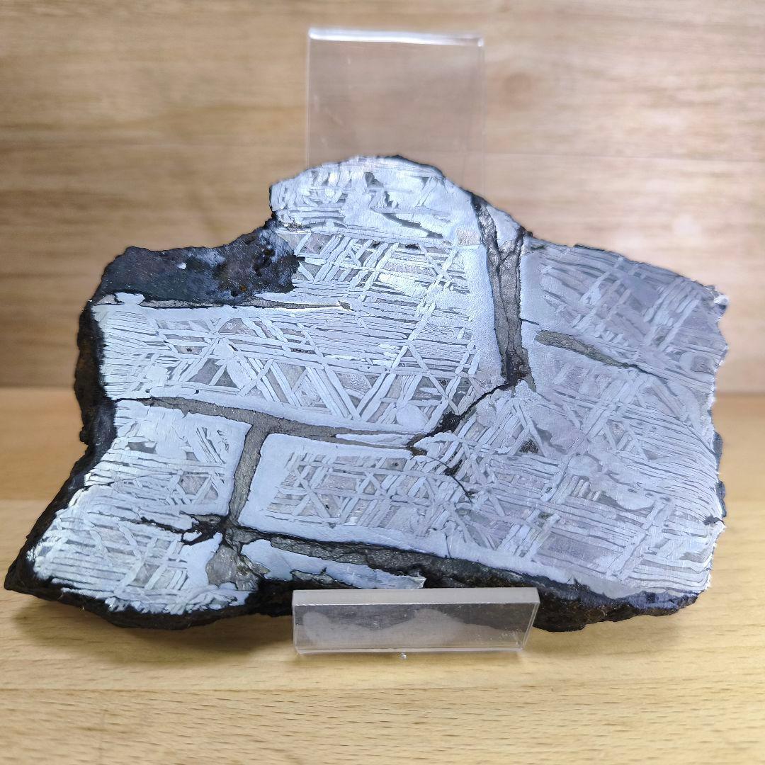 極上 アルタイ鉄隕石 700g 隕石　パワーストーン　宝石 天然石