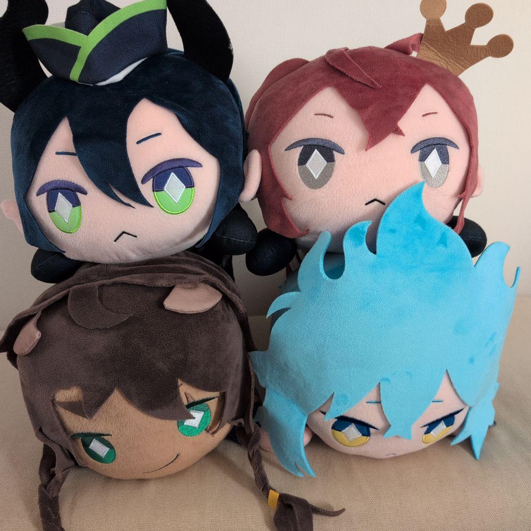 ツイステ　寝そべりぬいぐるみ　寮長　4体セット　イデア　マレウス　リドル