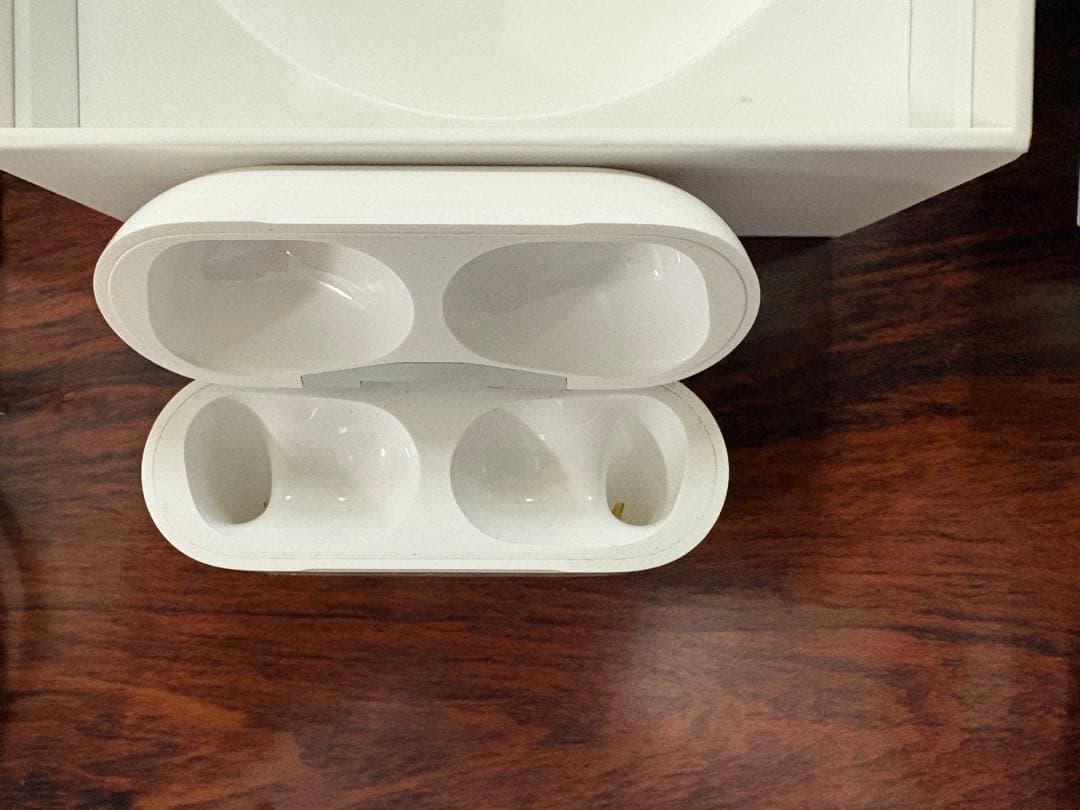 AirPods Pro2 本体 充電ケース付き Lightningタイプ