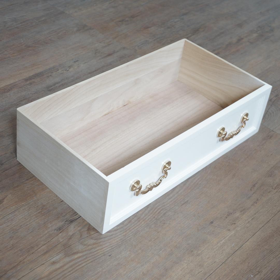 キャビネット　アンティーク金取っ手　収納　チェスト　棚あり