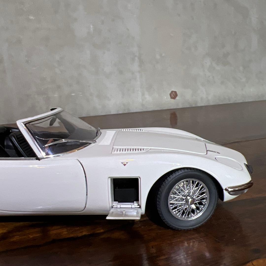 オートアート　1/18TOYOTA 2000GT カブリオレモデル　ミニカー