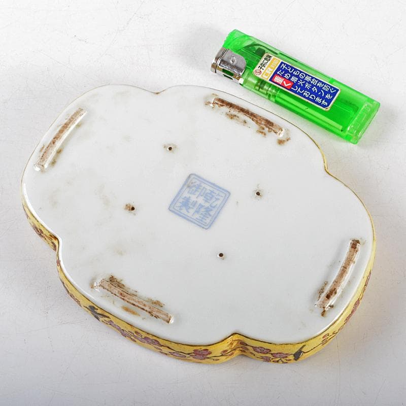 中国　乾隆年製款　粉彩　山水人物鶏文　木瓜形皿　M　R5163E