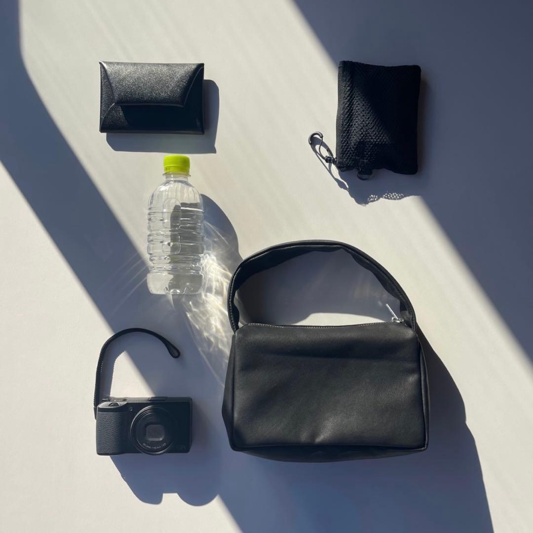 KEESE 黒 レザーショルダーバッグ ジップ Sサイズ ユニセックス