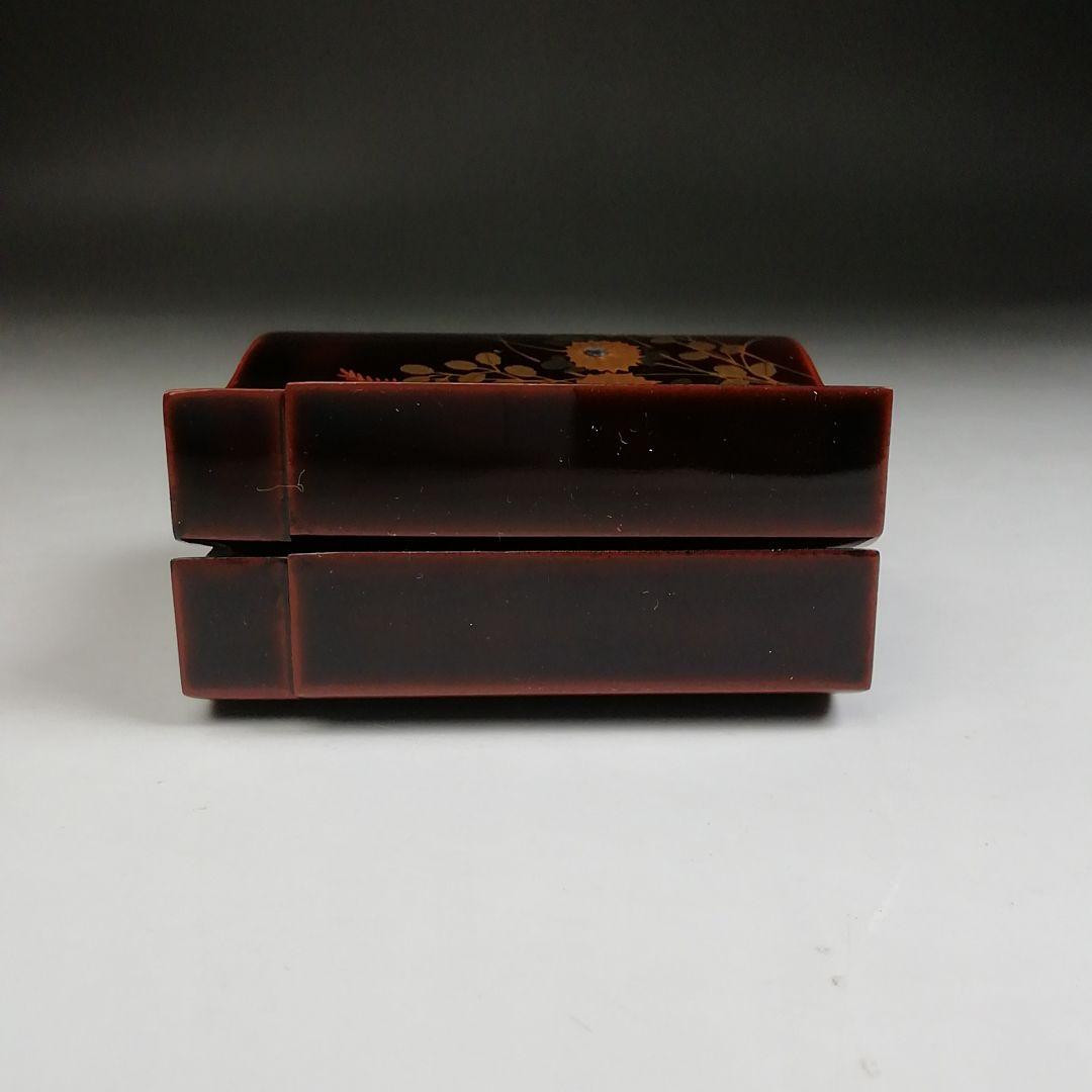 Ｔ９３４　香合　『秋野蒔絵』『瓦香合』『新谷漆峯 作』　共箱　茶道具