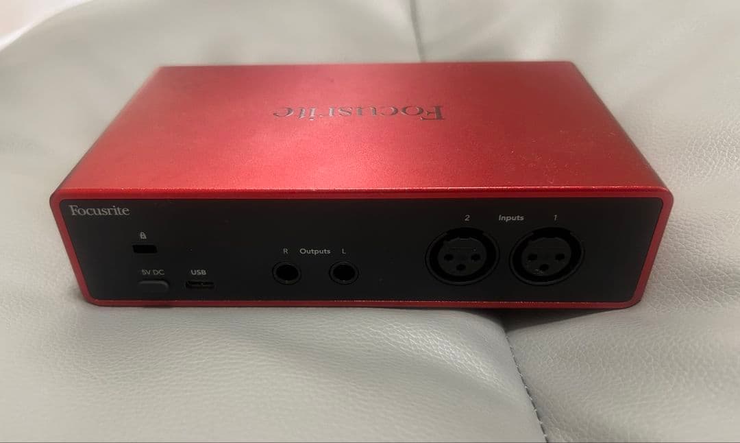 Focusrite Scarlett 2i2 オーディオインターフェース