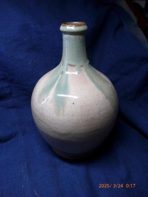 色の良い大きな徳利です。味があります