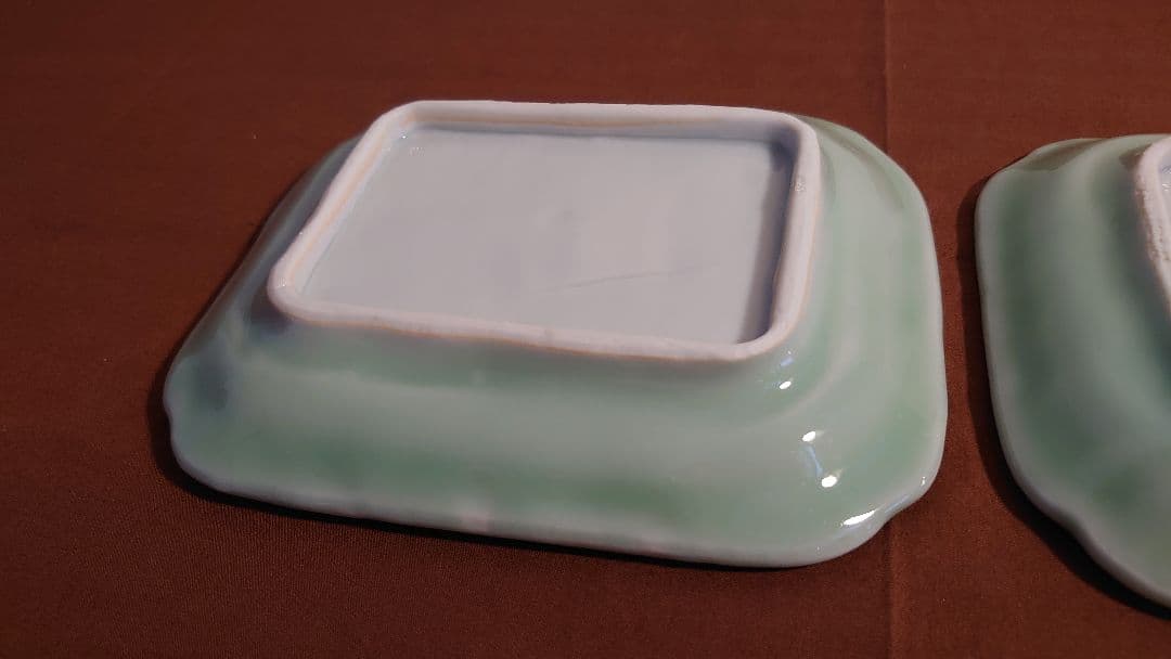 李朝　青磁　陽刻　鳳凰　角皿　蔵出し　２客