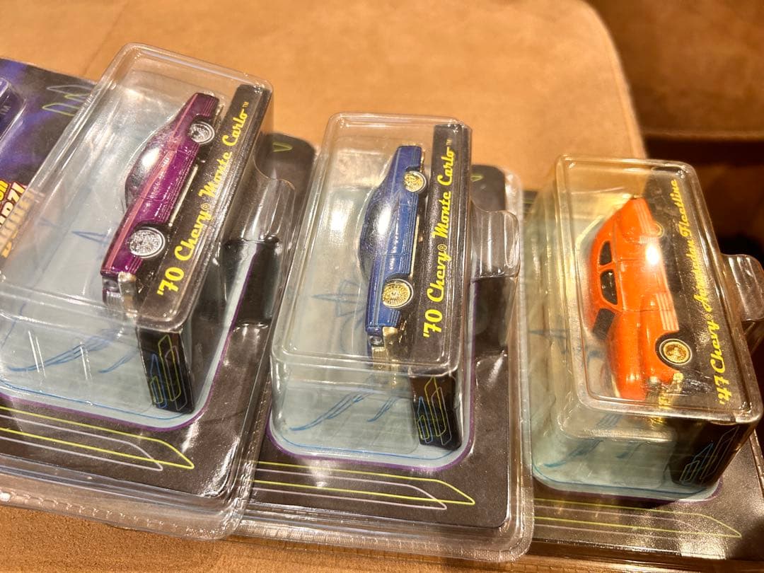 jada toys street low ローライダー　ミニカー　1/64
