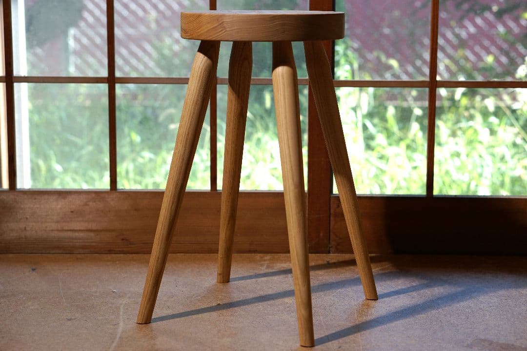 栗の木で出来たスツール　ハンドメイド