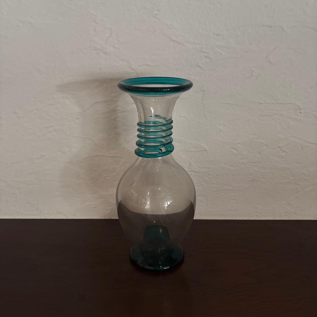 透明と青色のガラス花瓶　びーどろ