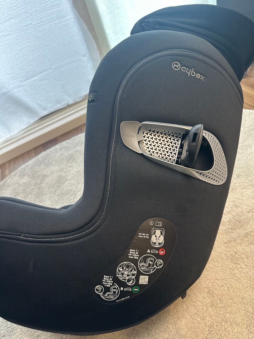 ブラック 車用チャイルドシート 360度回転