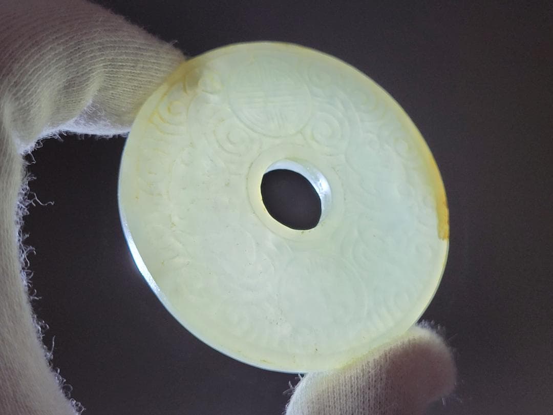 天然玉製 陰刻吉祥蝠紋 玉装飾品 明清時代 直径約5.5cm