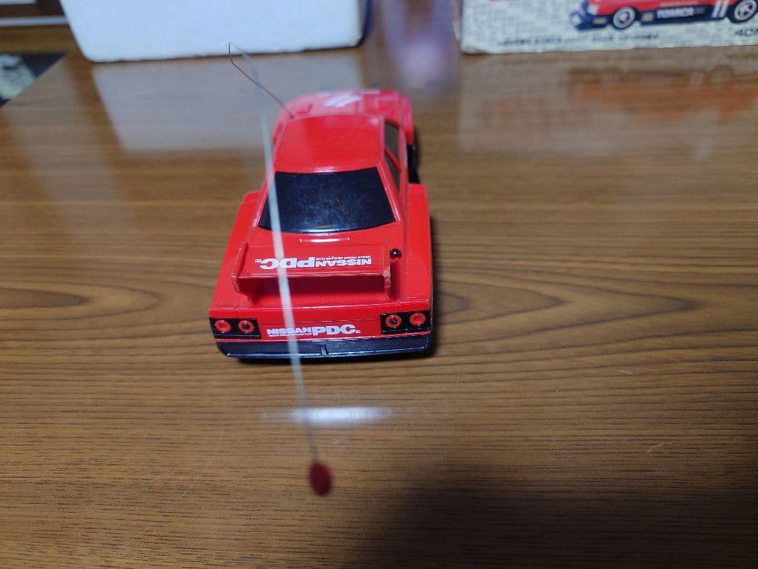 TOMY スカイラインシルエット ラジコンカー