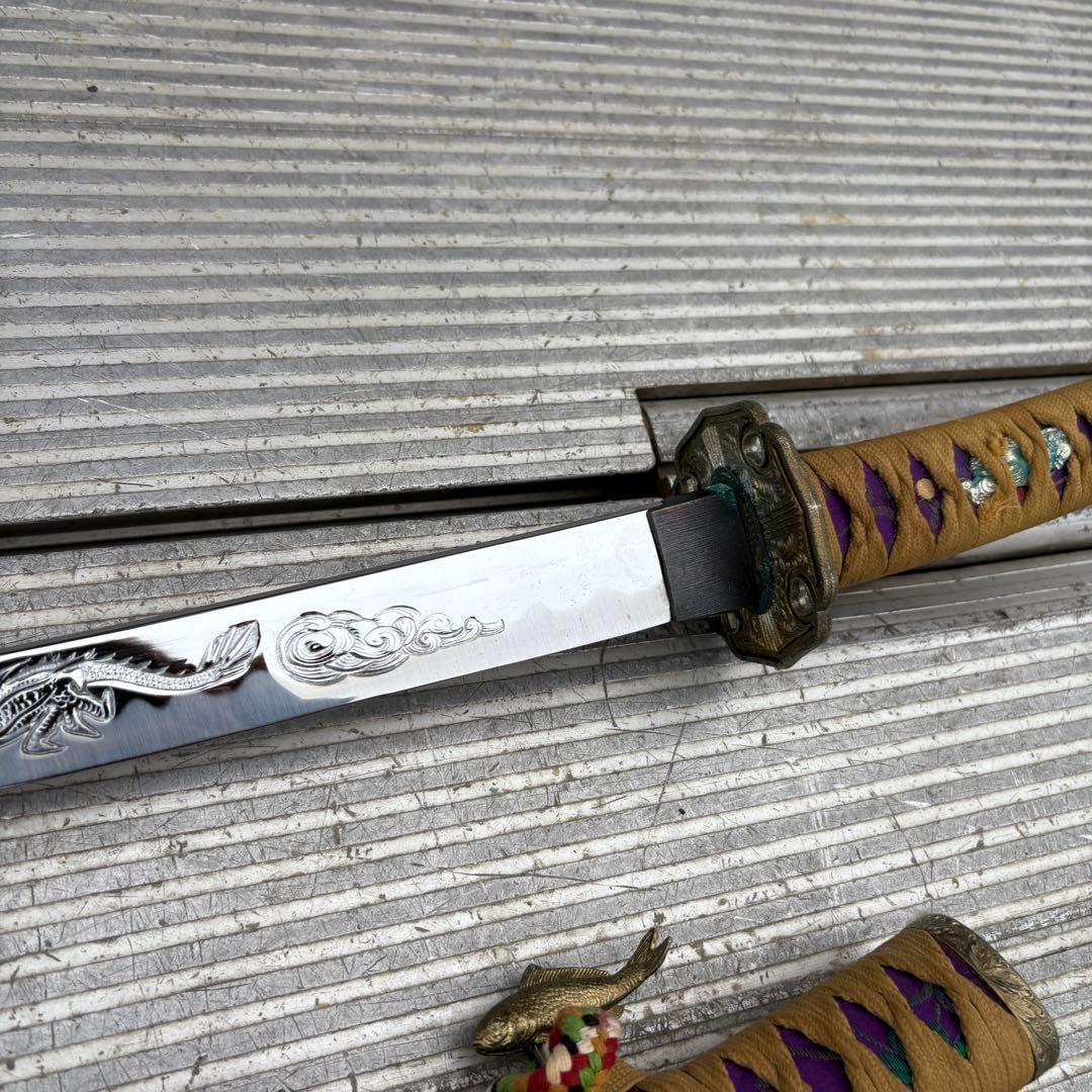 金属製 模造刀 陣太刀 龍紋彫 鯉金具