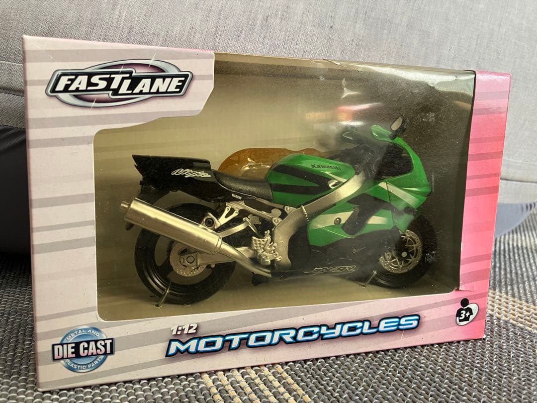 FAST LANE 1/12 KAWASAKI ZX-9R ニンジャ