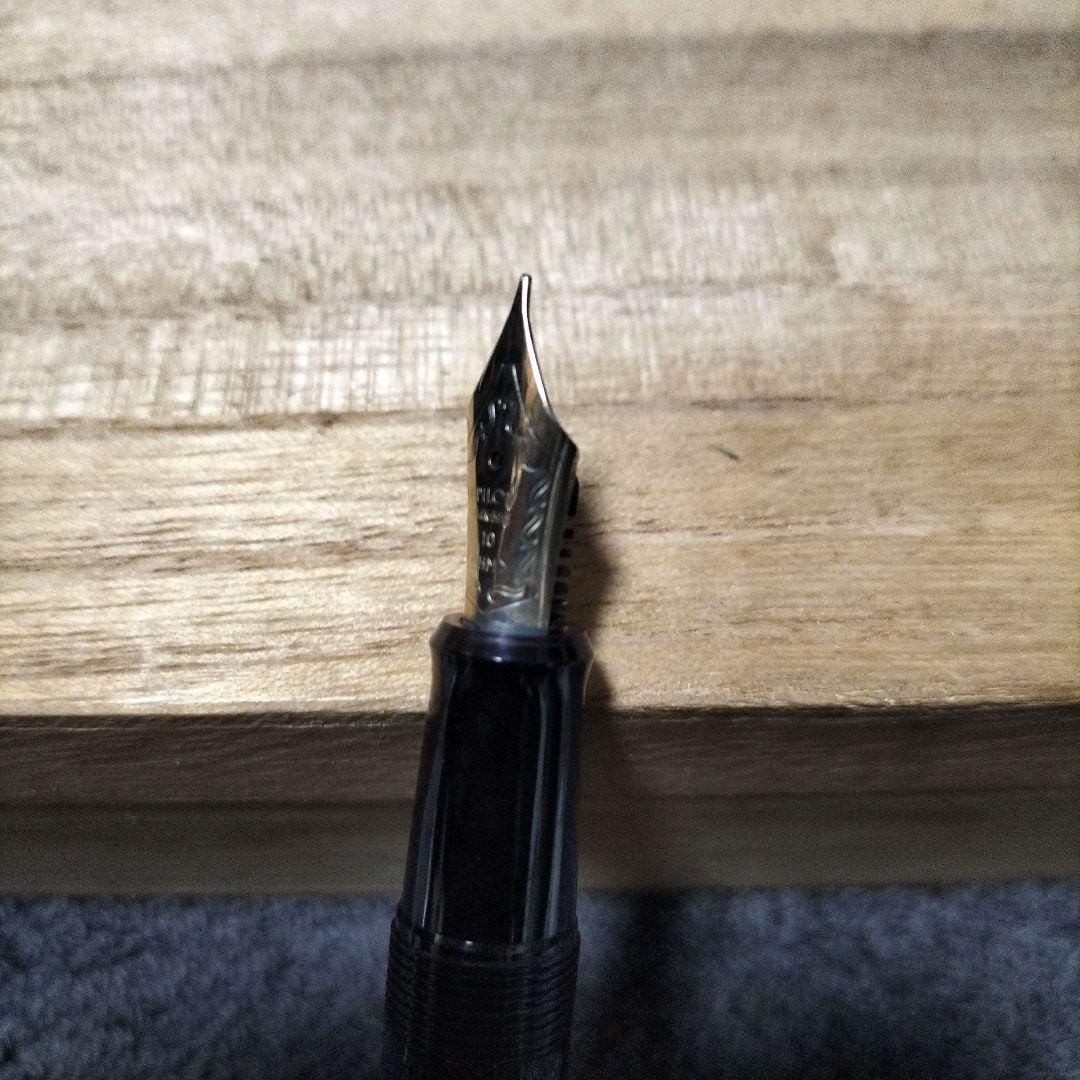 14K PILOT 万年筆 黒と金のアクセント