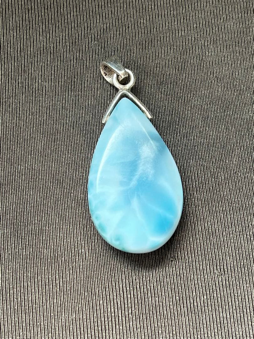 天然石☆品質良し！ラリマーしずく型ペンダントトップ☆透けるブルー＆模様が美しい！