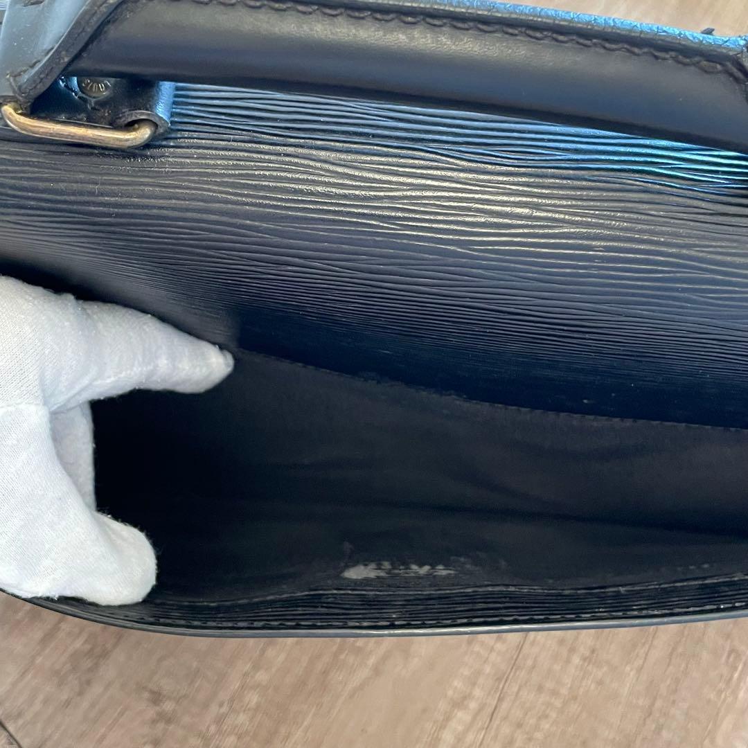 【にんにん】ルイヴィトン　エピ セルヴィエット　コンセイエ ブラック