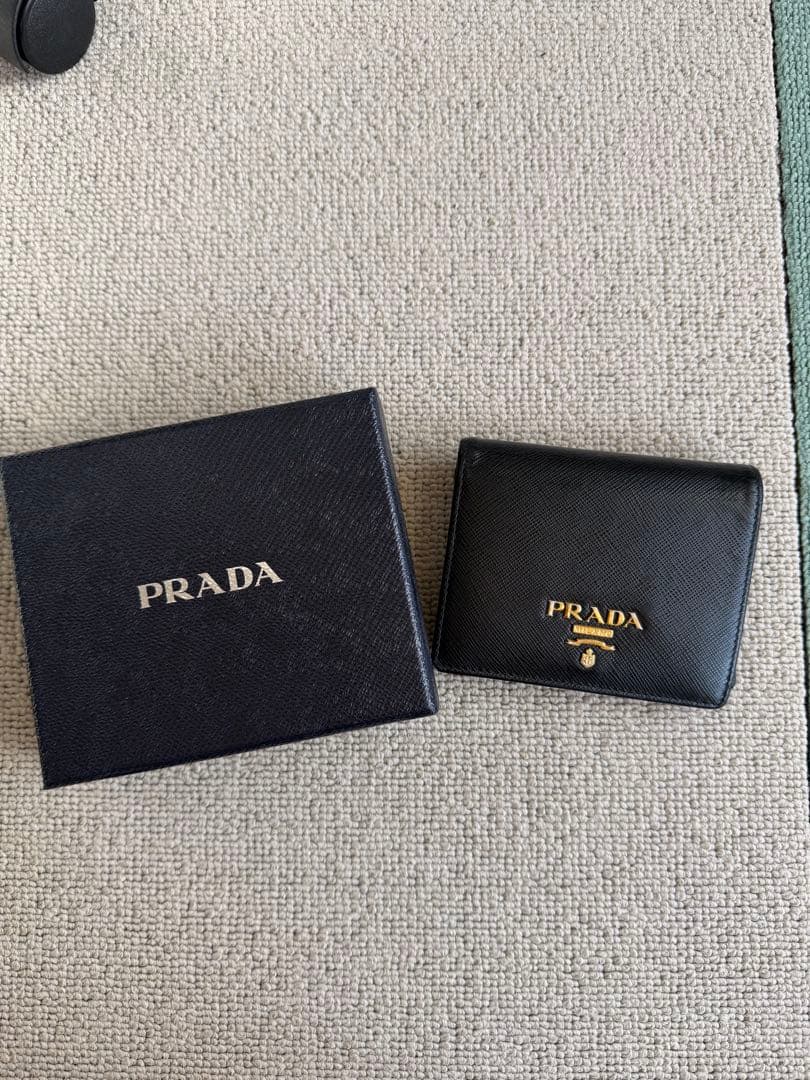 PRADA 二つ折り財布