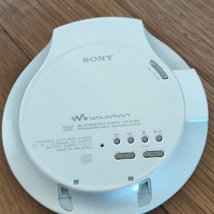 SONY D-NE20 ポータブルCDプレーヤー（ジャンク）