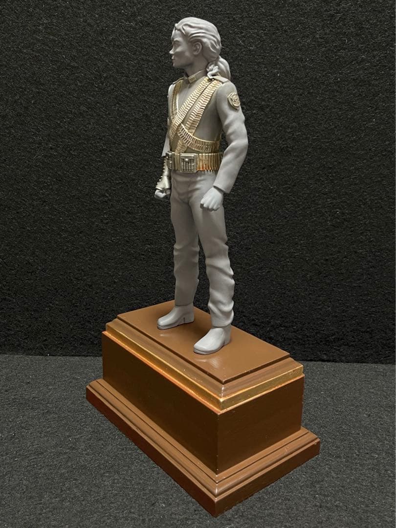 MICHAEL JACKSON マイケル・ジャクソン フィギュア　木製台座付き