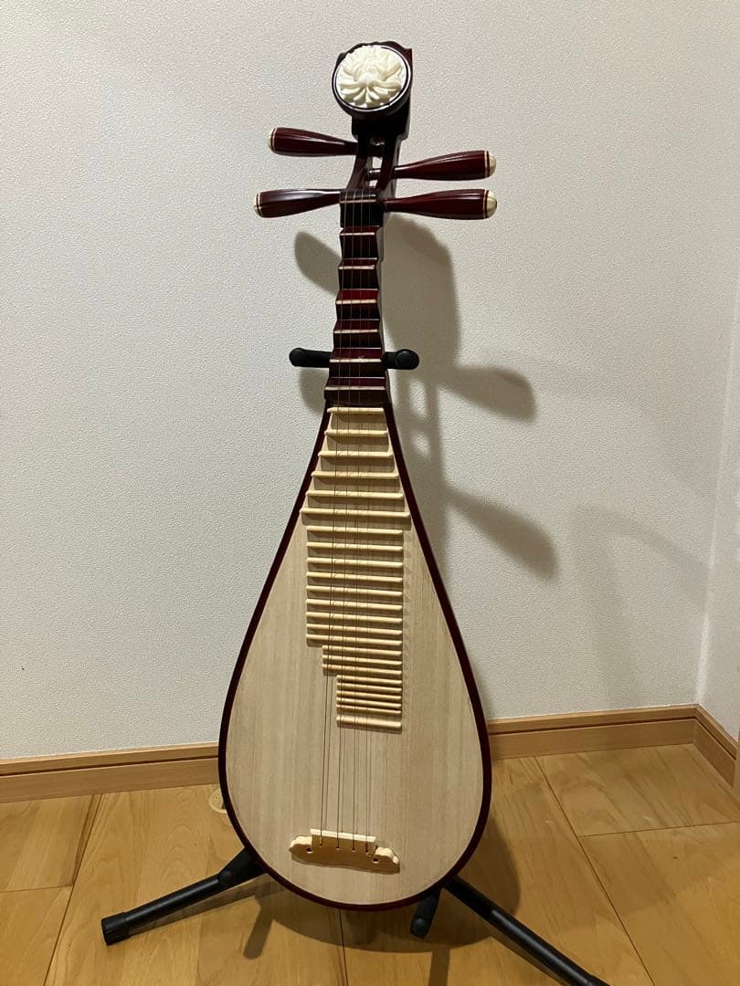 中国琵琶 宮廷楽器 撥弦楽器　木製 琵琶 4弦 花の彫刻