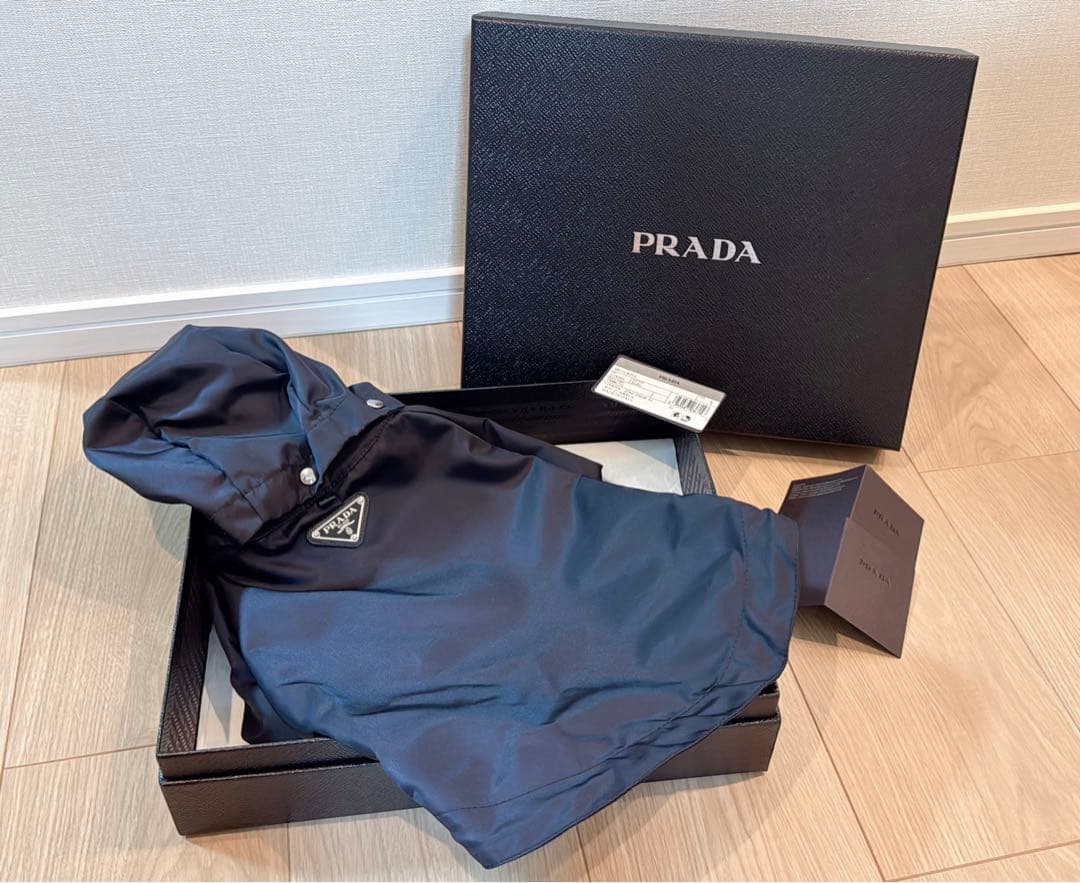 PRADA フード付 Re-Nylon ドッグレインコート