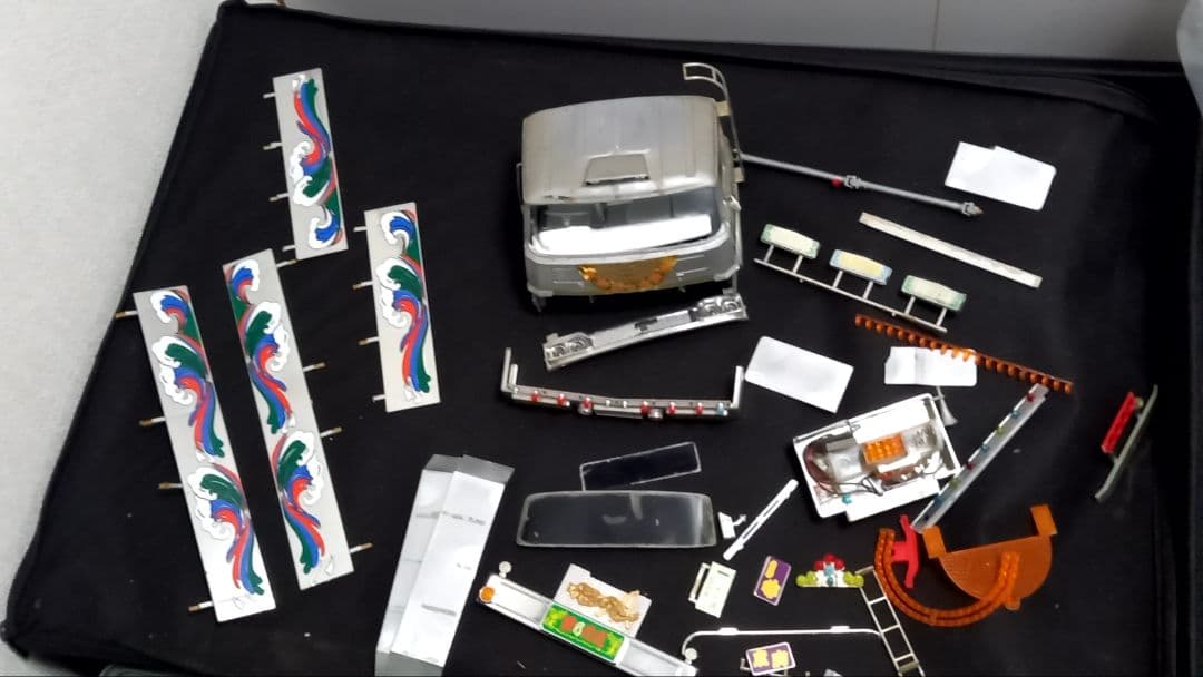 デコトラ　ジャンク品、パーツ・ステッカー詰め合わせ