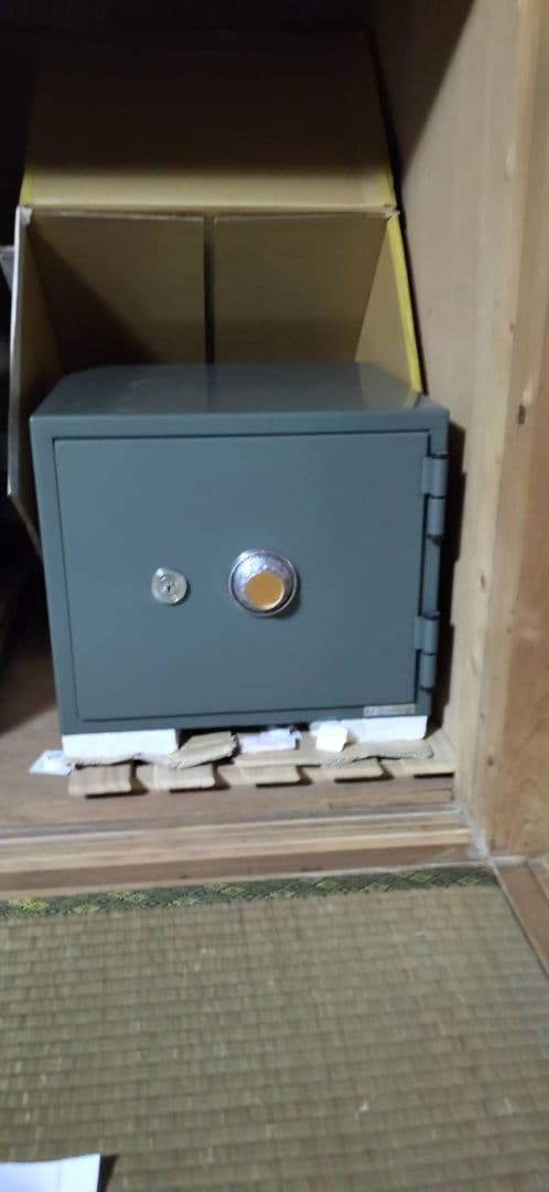 金庫　シリンダー錠付き耐火金庫 400×430×368 mm