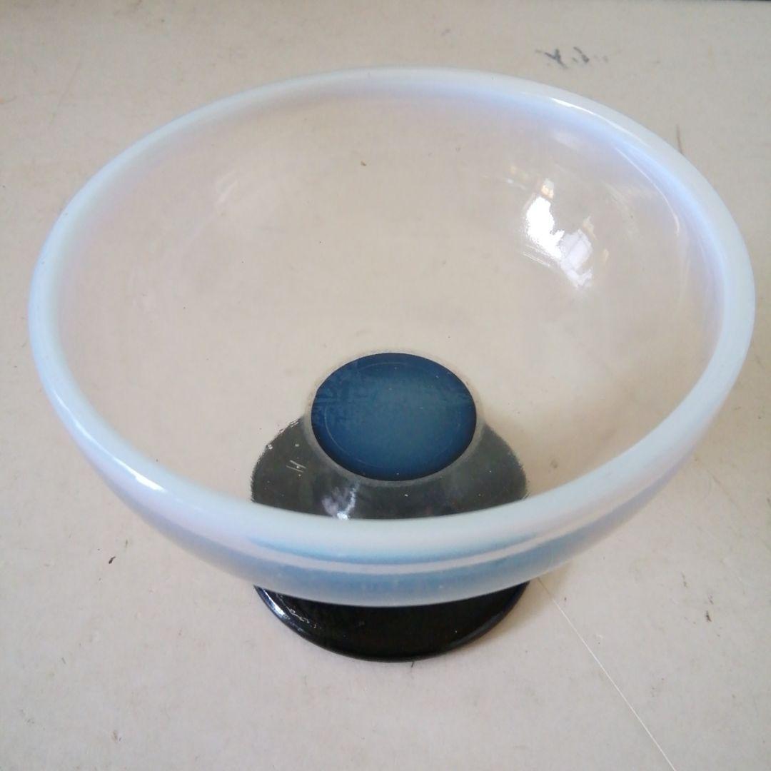 ガラスの氷2色のコップ。