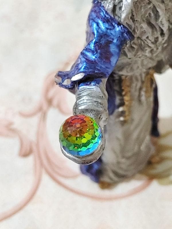 魔法使いのフィギュア 青と銀