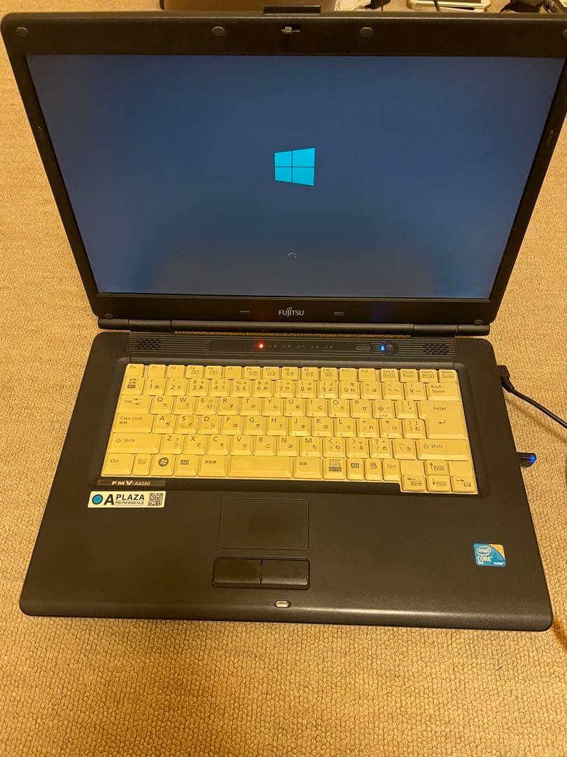 富士通製ノートPC FMV-A8280