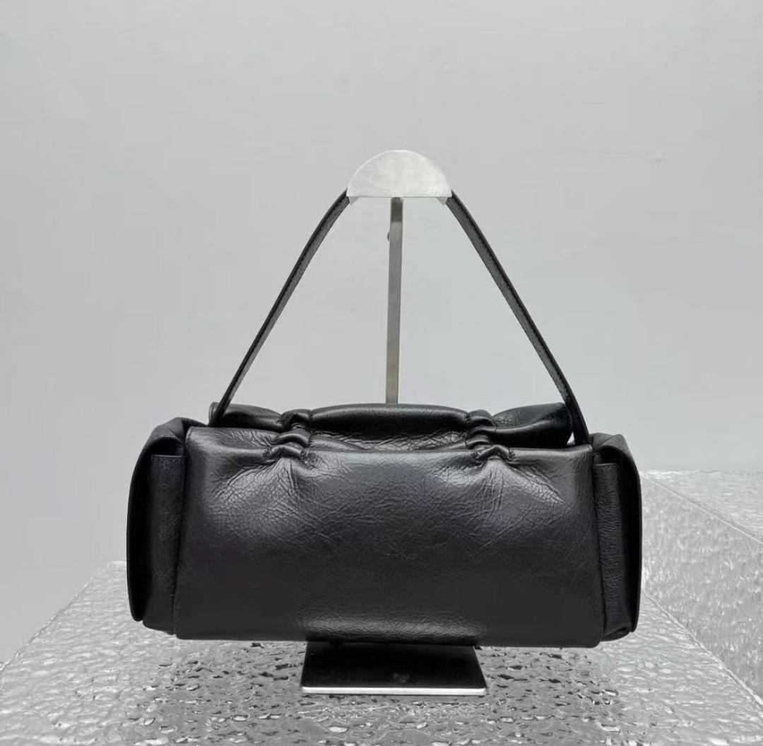 Acne Studios ブラックショルダーバッグ