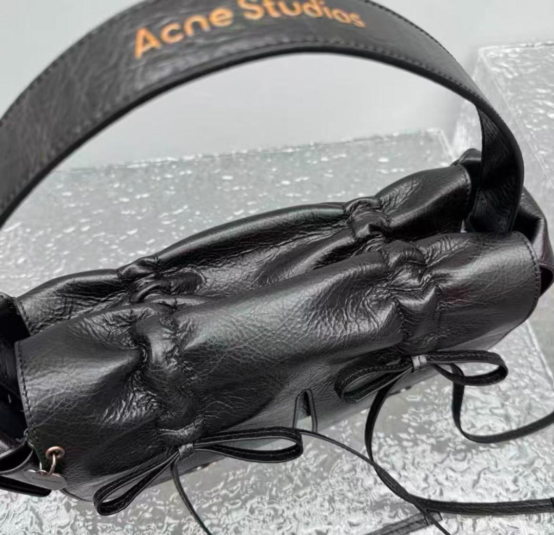 Acne Studios ブラックショルダーバッグ