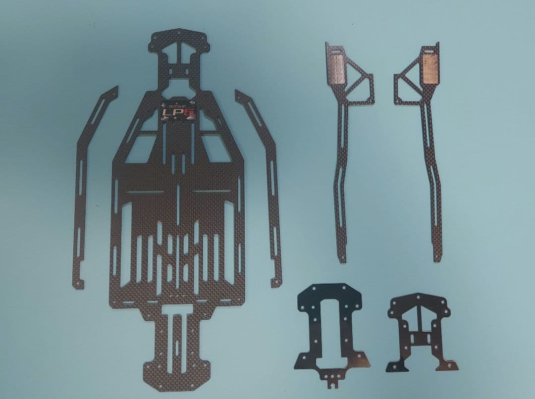 LP5 カーボンファイバーシャーシ