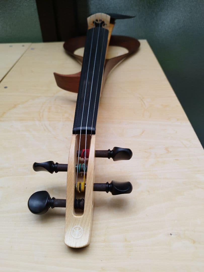 YEV104 エレクトリックバイオリン 4弦 ハードケースと弓付き