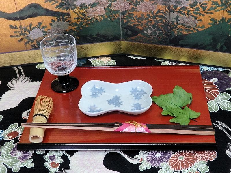 古伊万里　コンニャク印判　紅葉の図　糸巻形変形皿　江戸期　B008AS-CXe