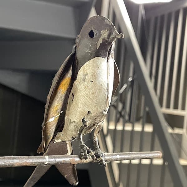 ビンテージ風　鳥のオブジェ　ブリキバード　鉄の鳥　インテリア　置物　つばめ