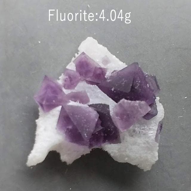 4.04g　砂糖菓子フローライト　母岩付き　鉱物標本　フローライト